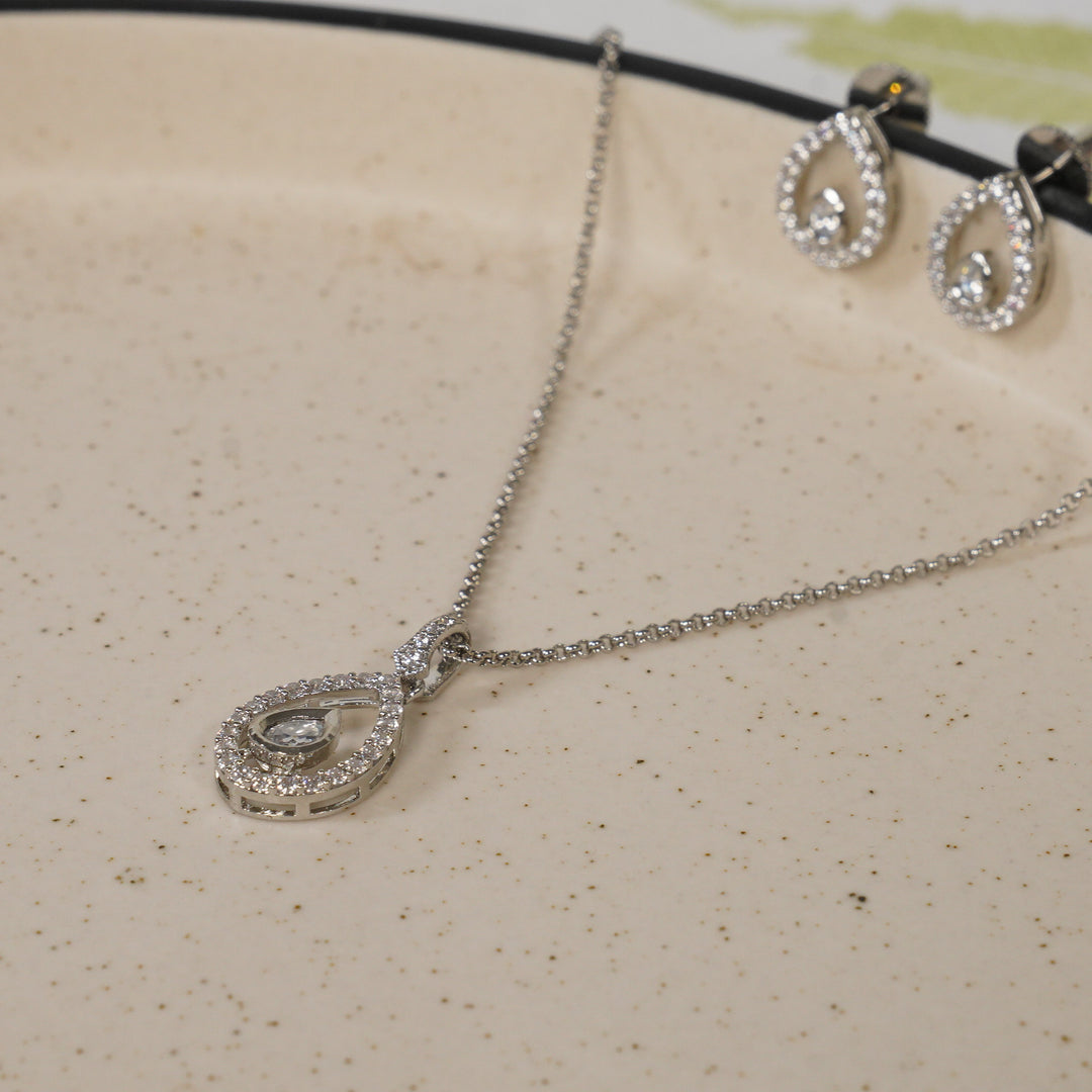 Oval Shaped Zircon Pendant With Earrings
