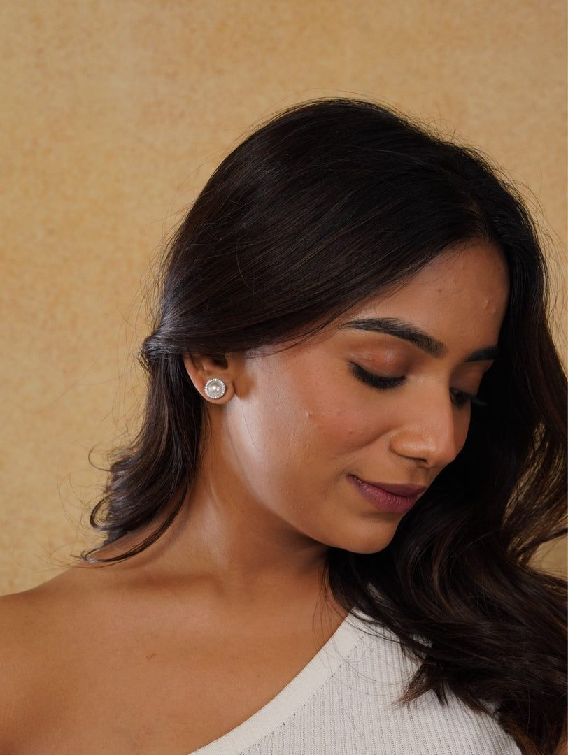 Vihaan Pearl Essence Earrings