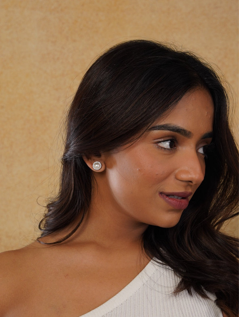 Vihaan Pearl Essence Earrings