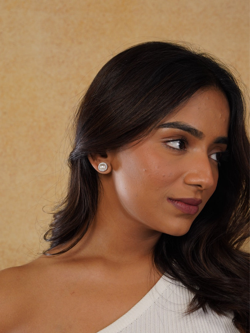 Vihaan Pearl Essence Earrings
