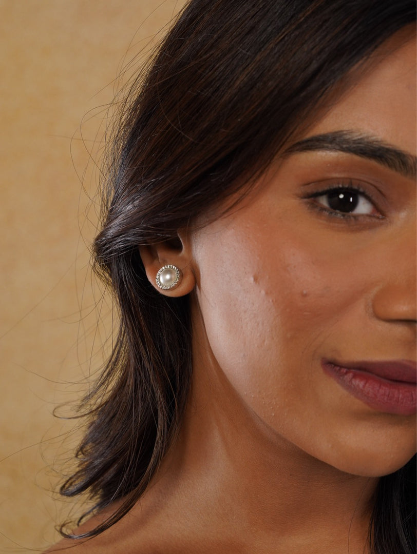Vihaan Pearl Essence Earrings