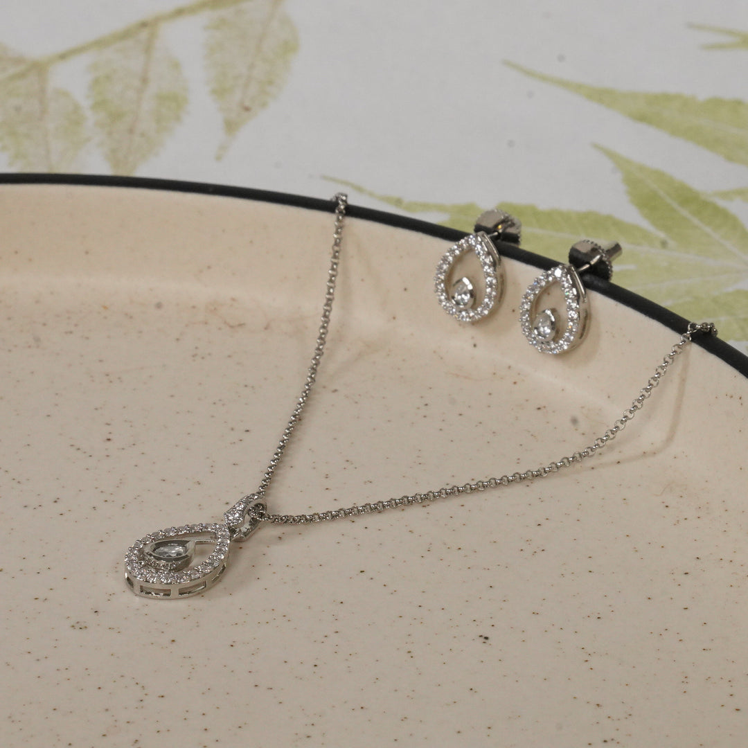 Oval Shaped Zircon Pendant With Earrings