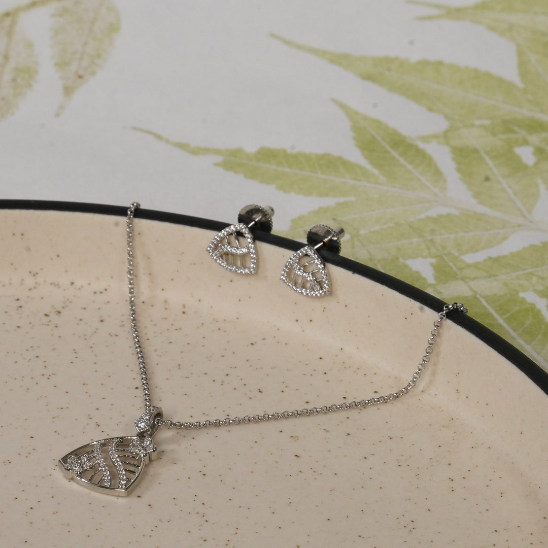 Petal Shaped Necklace With Earrings