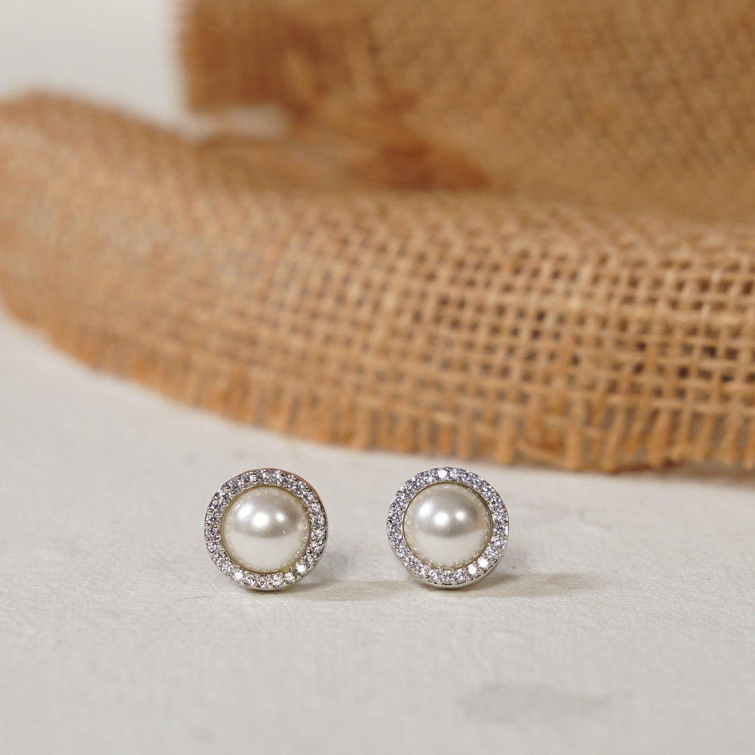 Vihaan Pearl Essence Earrings